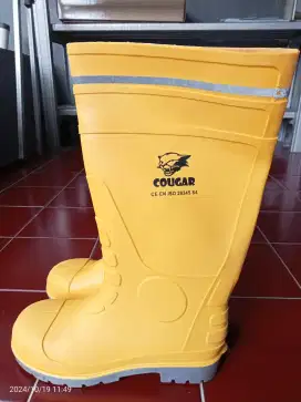 Sepatu safety Cougar