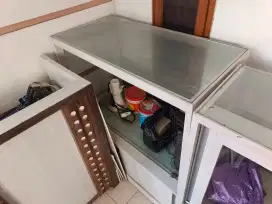 Etalase kue, kondisi 90%