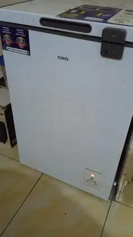 Frezer box merk chiq kapasitas 110L