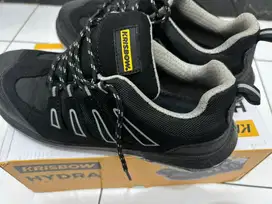 Sepatu safety krisbow