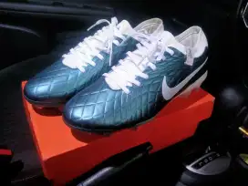 Sepatu bola Nike Tiempo legend 10