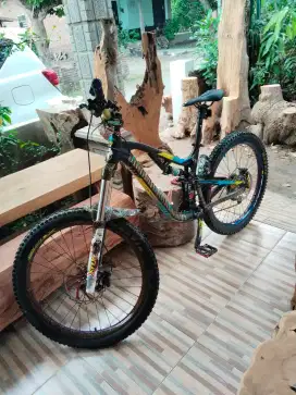 Sepeda gunung semi DH/XC