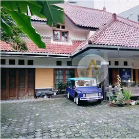 Dijual Rumah Luas Mainroad Sayap Dago Dekat Kampus UNISBA Strategis