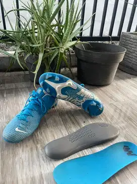 Sepatu bola nike mercurial