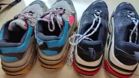 Sepatu Balenciaga Triple S ukuran 42 (2 pasang)