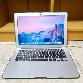 Macbook Air 2014 core i5 SSD 256gb 432