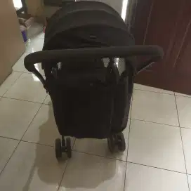 stroller bayi hitam