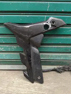 Pivot bagian Kiri Motor Honda CS1 Cs One