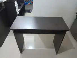 Di jual meja kantor P=90/L=40/T=75, tiban