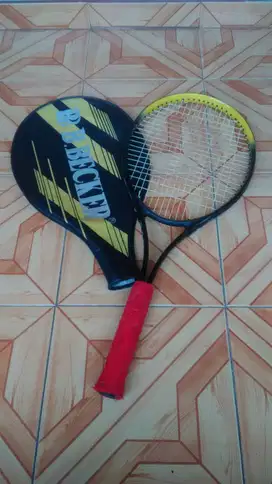 Raket Tenis B. Becker