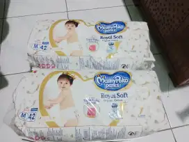 Pampers mamypoko pants royal soft ukuran m42