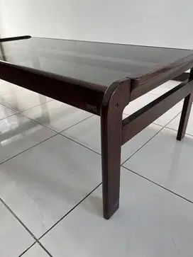 Meja kaca rangka jati