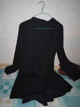 Long Outer Hitam Kasual