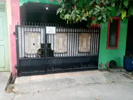 Di kontrakan rumah tinggal