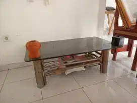 diJUAL: meja, material kerangka besi almunium, ketebalan kacanya 1 cm