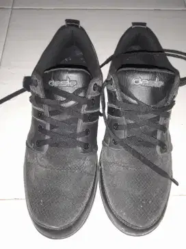 Sepatu DESLE Ukuran 43 (ORI)