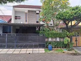 Dijual Cepat Rumah 2 Lantai Semi Furnished di  Kemang Pratama