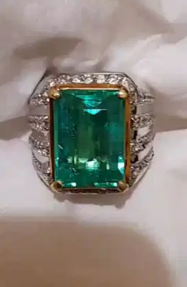 Cincin Gold Diamond Emerald Berly ,12Crt  Green Ce.Minor