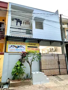 KOST 13 KAMAR TERISI PENUH KELAPA DUA TANGERANG, KOS KONTRAKAN DKT SMS