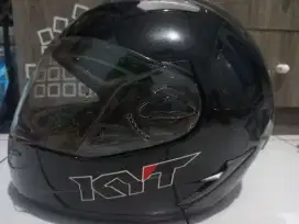 Jual helm KYT hitam size L