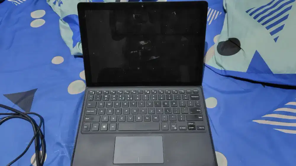 Dibaca Dell Latitude 5290 2 in 1 256gb 16gb mirip surface