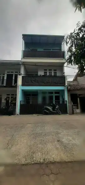 Dijual Rumah 3 Lantai Antapani