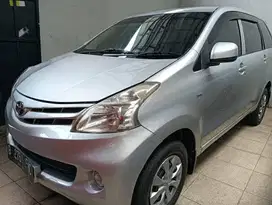 Tpyota Avanza 1.3 E matic dp 5jt tahun 2013