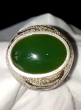 Natural Giok Nephrite Lawasan Super Hijau