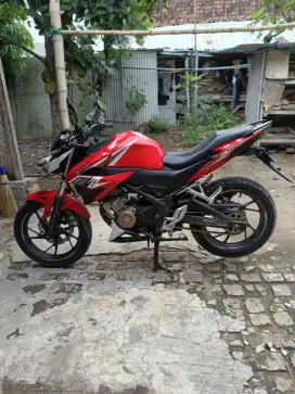 Dijual Santai Honda CB 150R Tahun 2020 Warna Merah Plat AE Madiun