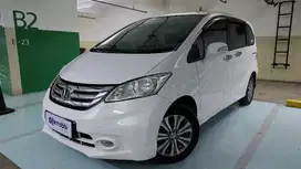 Honda Freed 1.5 E Bensin-AT 2016 Putih /