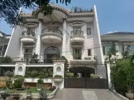 Dijual Rumah Mewah 3.1/2 lantai  Semi Furnished di Pluit Jakarta Utara