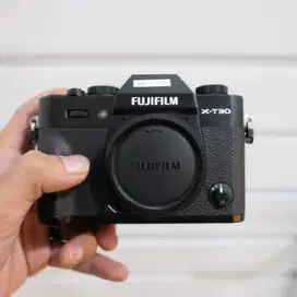 [ Fujifilm XT30 II Body Only Hitam Fullset Mulus ex FFID ]