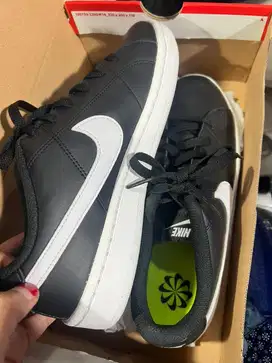 Sepatu Nike Court Royale 2 NN