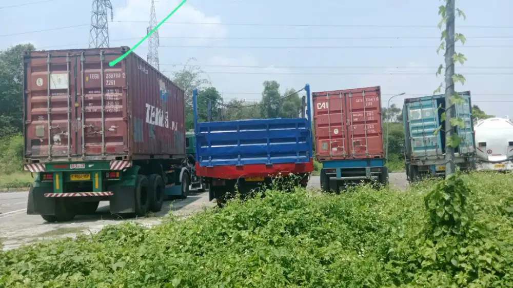 Pengurus trailer  dan Sopir trailer