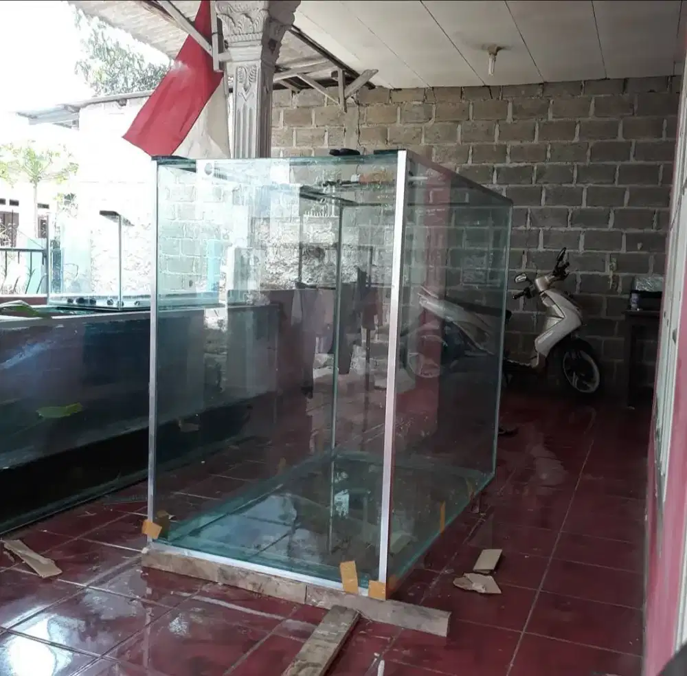 Jasa perawatan,pembuatan dan perbaikan Aquarium