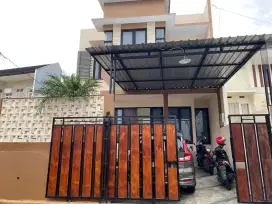 Villa Modern 2 Lantai Ada Kolam Renang