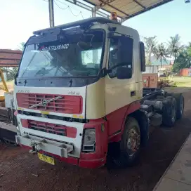 Dijual Head tractor Volvo Fm.9 th 2002 6x4 lokasi cilegon banten