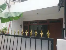 For Rent rumah bagus rapi siap huni, strategis di Pulo Asem Rawamangun