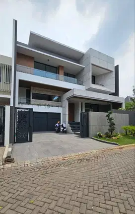 Dijual Rumah Baru Gress Pakuwon Indah Imperial Golf 2,5 Split Level