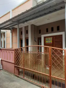 Di Sewakan/ Jual 1 Rumah Strategis Dekat TERMINAL BUS DAMRI