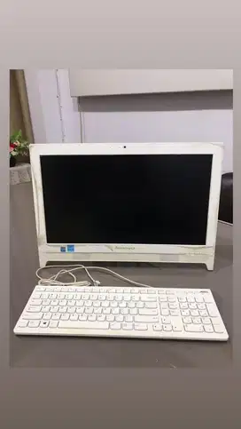 Komputer lenovo putih
