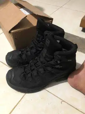 Sepatu salomon baru sekali pakai original