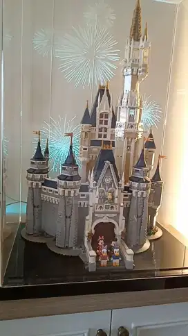 The disney castle lego 71040