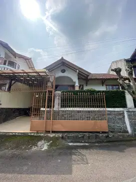 STRATEGIS Rumah TANAH LUAS harga BERSAHABAT di Cigadung Dago dijual