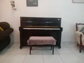 Piano Klasik Akustik Upright Yamaha Hitam