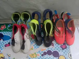 Sepatu futsal anak berbagai motif