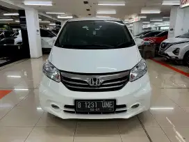 Hond freed sd 2014 putih km 74rb pakaian pribadi