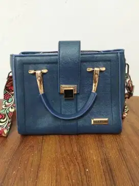 CHARLES & KEITH HAND BAG