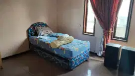 Kos mewah, kamar luas, 6 kamar, dekat UBAYA