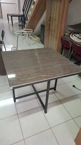 Meja Makan Granit